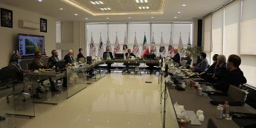 بازدید مهندس شافعی رئیس اتاق بازرگانی و صنایع و معادن ایران و جمعی از صاحبان صنایع از گروه صنعتی و پژوهشی زر