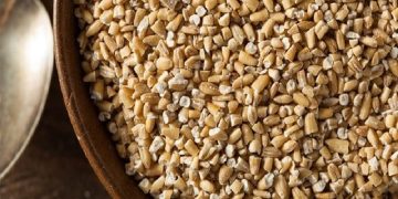 محموله جوی حشره زده به استاندارد اظهار نشده بود/ اجازه ترخیص نمی‌دهیم