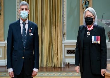 مهندس ابراهیم نوروزی مدال معتبر Sovereign را از فرماندار کانادایی در اتاوا دریافت کرد