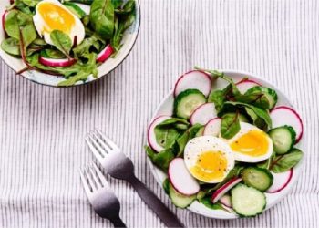 غذاهایی که رطوبت بدن را حفظ می کند و شما را سیر نگه می دارد