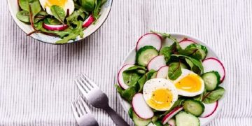 غذاهایی که رطوبت بدن را حفظ می کند و شما را سیر نگه می دارد