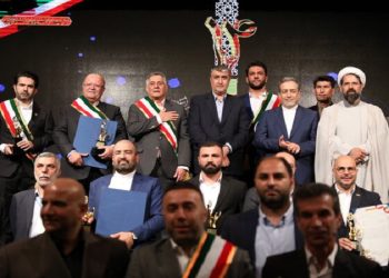 در جمع کارآفرینان و مدیران اشتغال‌زای کشور اسلامی: قدرت خلق محصول با ظرفیت طراحی و مهندسی، رمز موفقیت کارآفرینی است