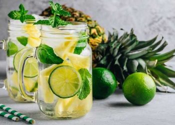 یک کارشناس‌ارشد تغذیه توصیه کرد نوشیدن آب‌های طعم‌دار در تابستان داغ