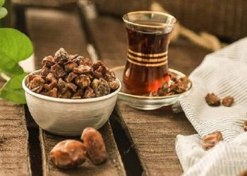 هشدار؛ خوردن چای با توت و خرما ضرر دارد!