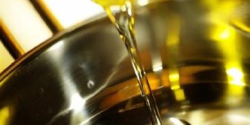 واردات روغن با ارز دولتی اجازه خوداتکایی در تولید دانه های روغنی را نمی‌دهد