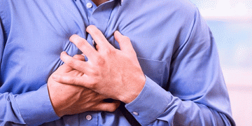 اینفوگرافیک | اساسی‌ترین نکات درباره تشخیص و درمان حمله قلبی | علائم این حمله در خانم‌ها با آقایان متفاوت است