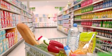 کمبودی در کالاهای اساسی نداریم مردم به اندازه خرید کنند