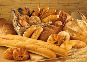 کاهش فروش ۲۰درصدی بیخ گوش نانهای فانتزی| نانوایان سنتی: آقای تعزیرات! اول محاسبه بعد مواخذه