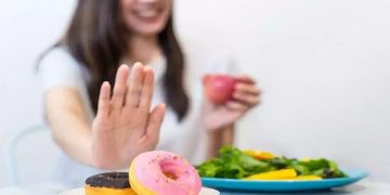 در روزهای گرم از خوردن این مواد غذایی اجتناب کنید