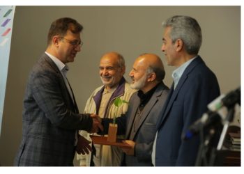 به مناسبت هفته پژوهش انجام شد؛ تقدیر دانشگاه تربیت مدرس از عضو هیات مدیره گروه صنعتی- پژوهشی زر