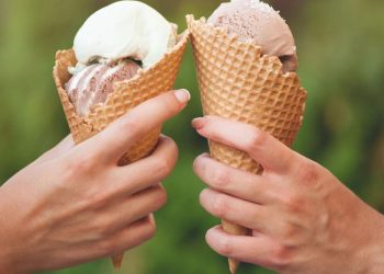 بستنی شکلاتی یا وانیلی؛ کدام کم‌ ضررتر است؟