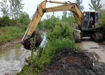لایروبی نهرهای سنتی آبادان آغاز شد
