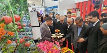 بازدید پزشکیان از نمایشگاه تخصصی کشاورزی خراسان شمالی