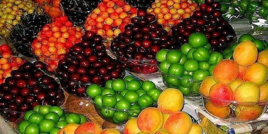 عدم ارائه فاکتور و ضعف در نظارت‌ها عامل اصلی گرانی میوه