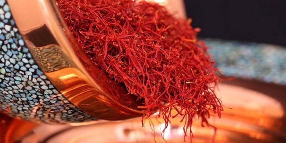 فرش قرمز برای قاچاقچیان زعفران/ سهم بزرگترین تولیدکننده زعفران در صادرات چقدر است