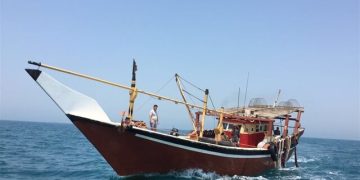 توقیف لنج صیادی غیرمجاز و کشف ۵۰۰ کیلوگرم آبزیان در آبهای کیش