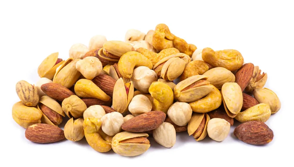 بازار خشکبار در آستانه یلدا / افزایش ۵۰ درصدی قیمت آجیل در قم