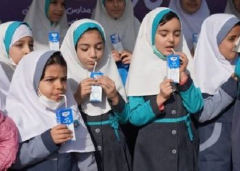 آغاز توزیع شیر رایگان برای ۲۳۰ هزار دانش‌آموز ابتدایی در گلستان