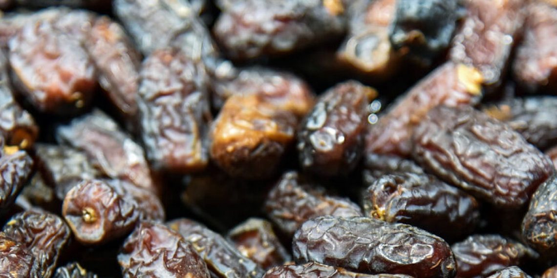 ذخیره‌سازی ۳ برابری خرما و ۲.۵ برابری میوه شب عید