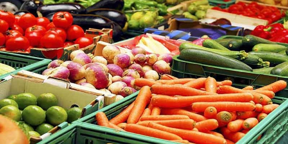 قیمت میوه و صیفی نوسانی ندارد