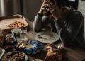اگر افسردهاید، مصرف غذاهای فوق فرآوریشده را کاهش دهید